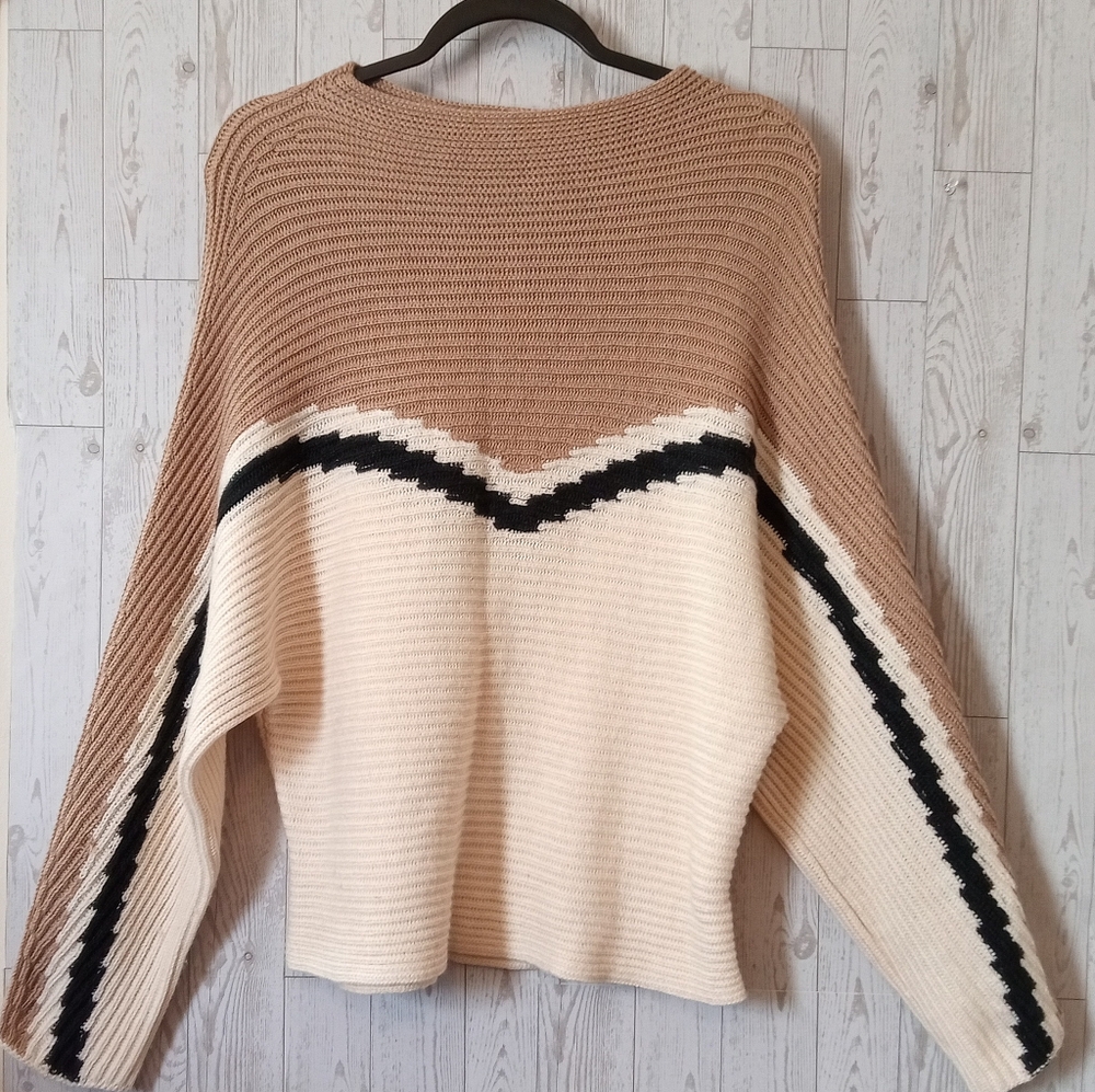 Hem & Thread Stylish Tan and Cream Chevron Pattern Sweater Women's Size M